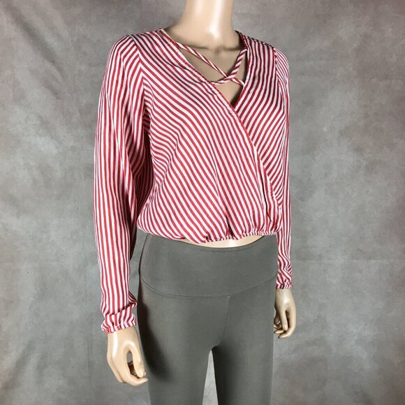 LOVE FIRE Long Sleeve Criss Cross Crop Top NWT Medium - Picture 5 of 9